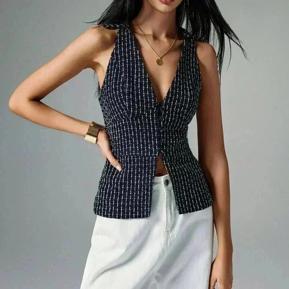 Black and White Casual Women's Sleeveless Blouse - Picture 1 of 7